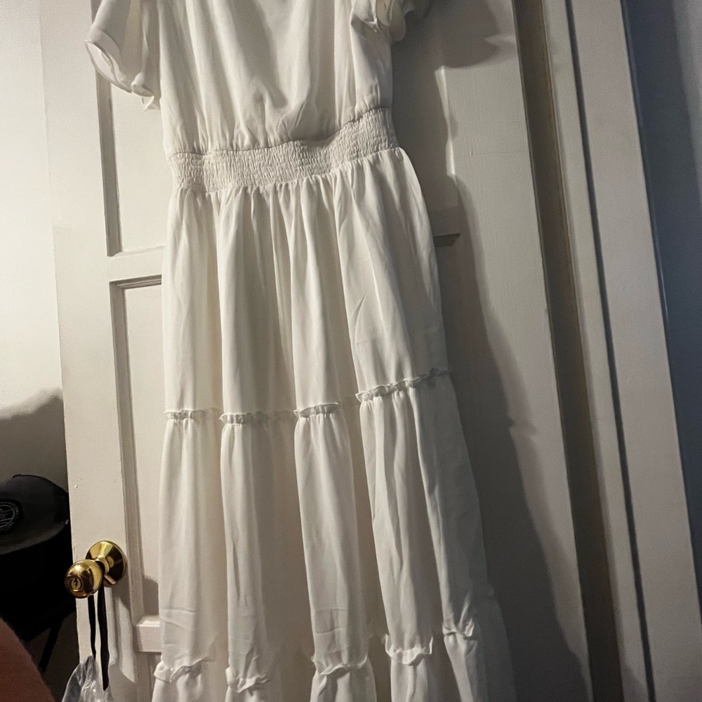 White mid knee dress, short sleeve. Women’s Large - never worn